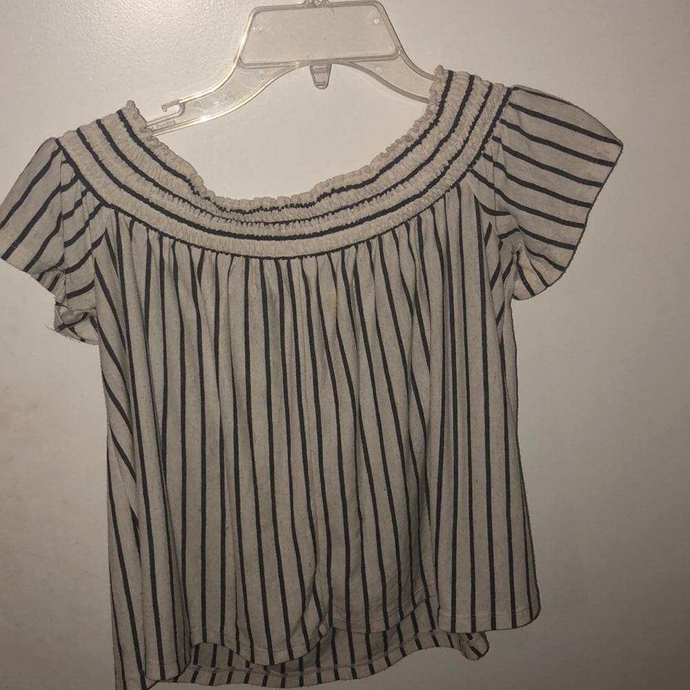 AMERICAN EAGLE off the shoulder top